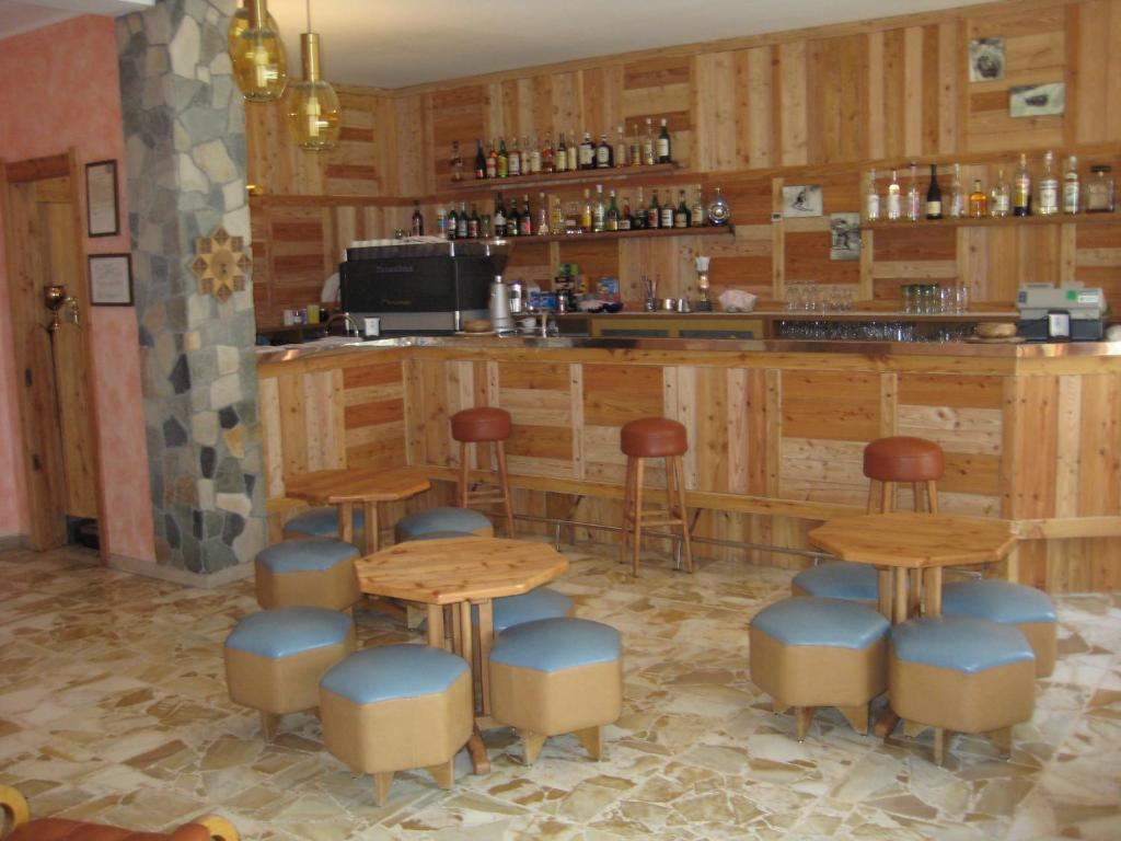 Hotel Holiday Debili Oulx Extérieur photo
