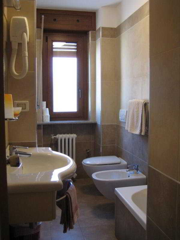 Hotel Holiday Debili Oulx Extérieur photo
