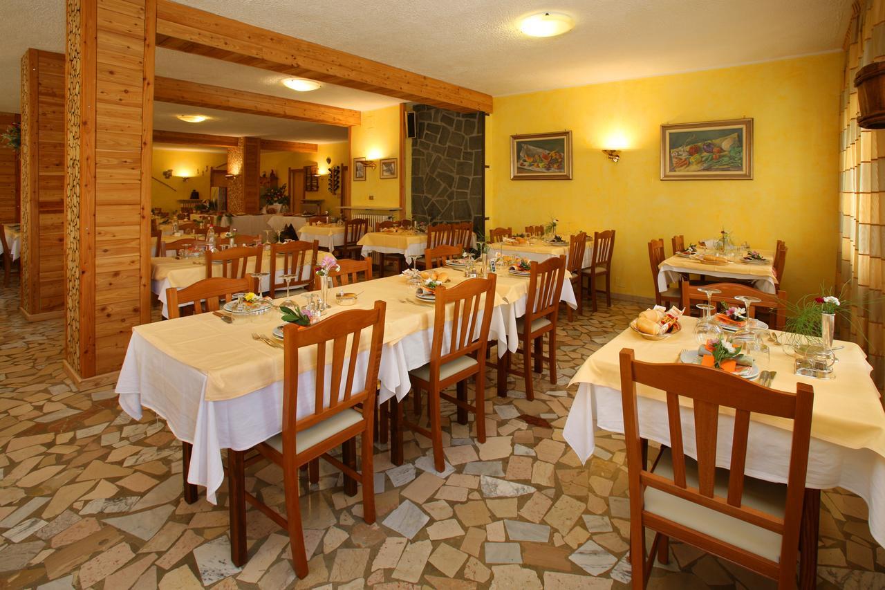 Hotel Holiday Debili Oulx Extérieur photo