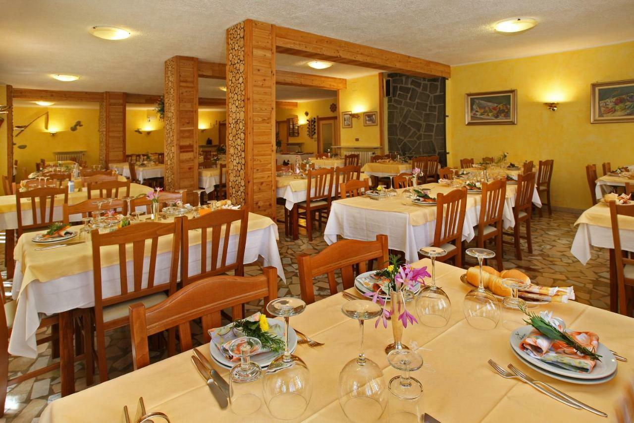Hotel Holiday Debili Oulx Extérieur photo