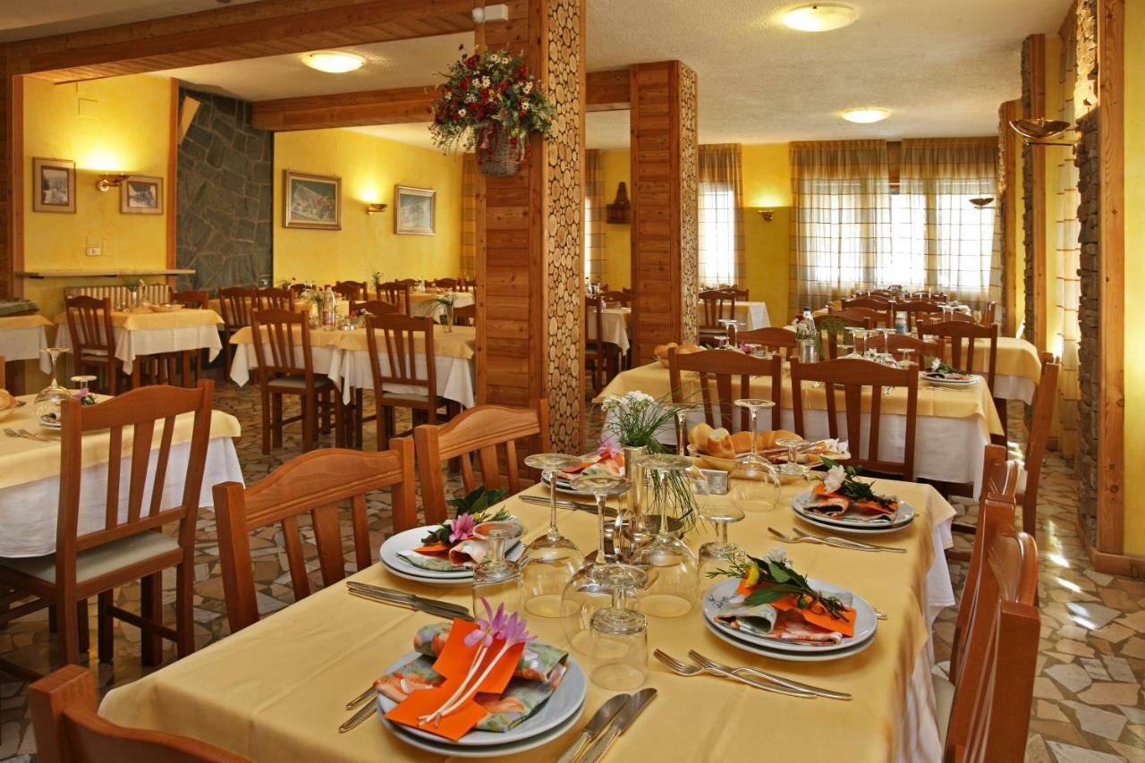 Hotel Holiday Debili Oulx Extérieur photo